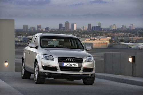 µQ740/;32 SUV